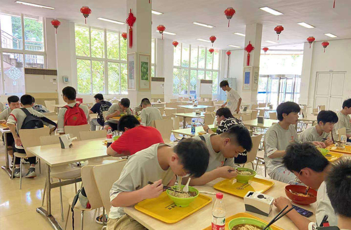 學(xué)員用餐